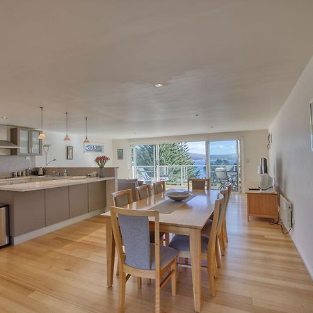 Quarterdeck Apartment Binalong Bay ภายนอก รูปภาพ