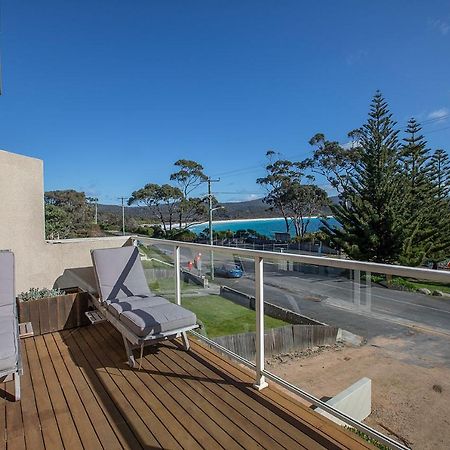 Quarterdeck Apartment Binalong Bay ภายนอก รูปภาพ