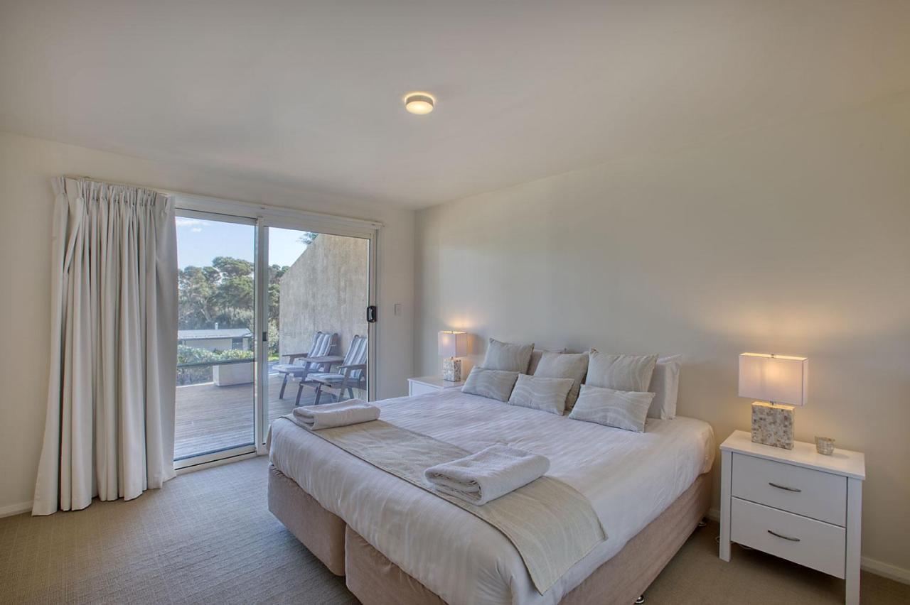 Quarterdeck Apartment Binalong Bay ภายนอก รูปภาพ
