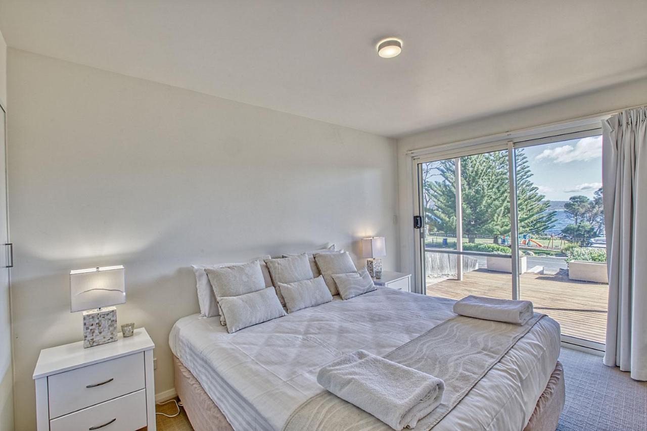 Quarterdeck Apartment Binalong Bay ภายนอก รูปภาพ