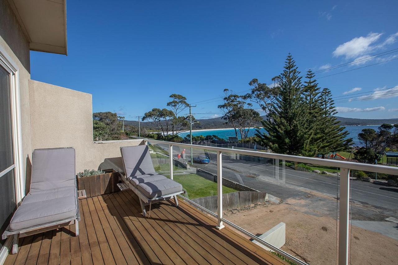 Quarterdeck Apartment Binalong Bay ภายนอก รูปภาพ