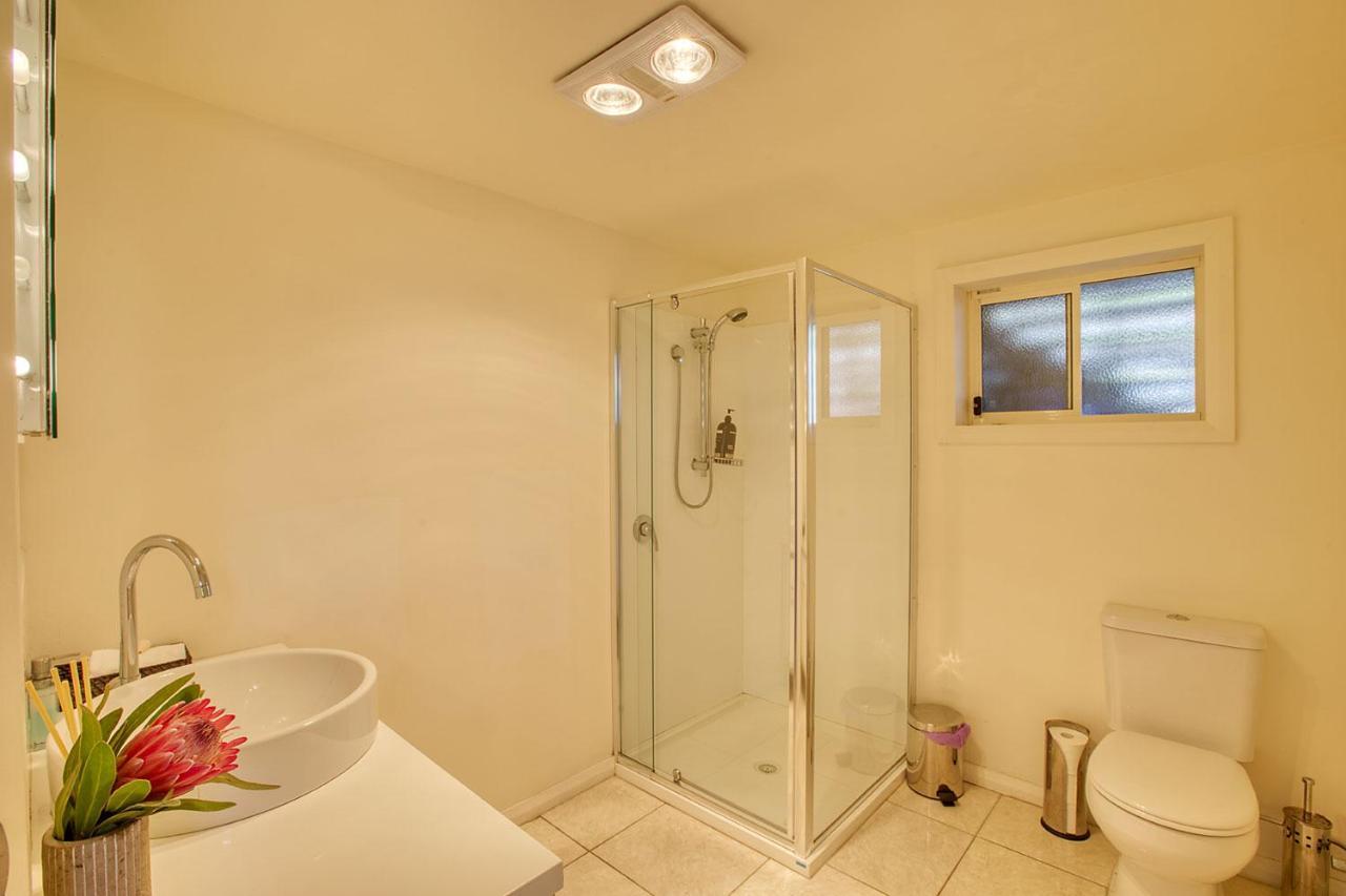 Quarterdeck Apartment Binalong Bay ภายนอก รูปภาพ
