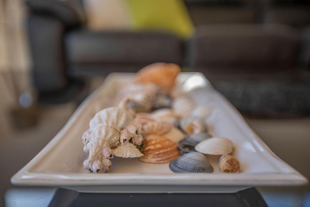 Quarterdeck Apartment Binalong Bay ภายนอก รูปภาพ