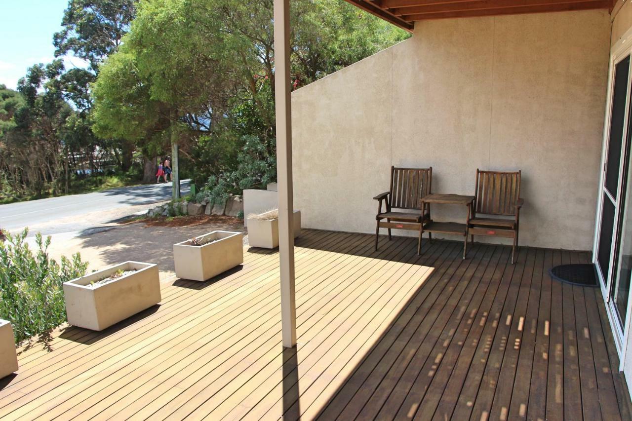 Quarterdeck Apartment Binalong Bay ภายนอก รูปภาพ